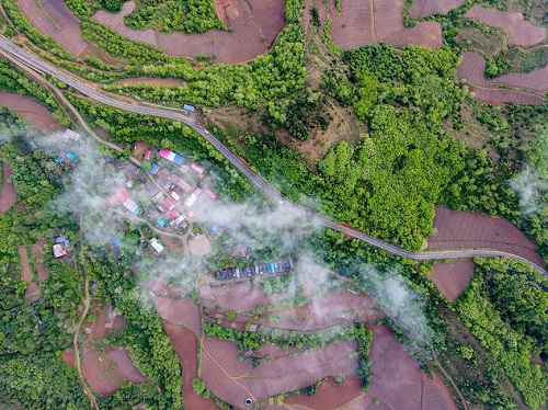 雨后山村入画来